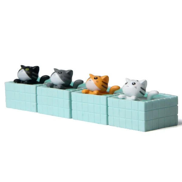 Miniaturas de Gatinhos na Piscina