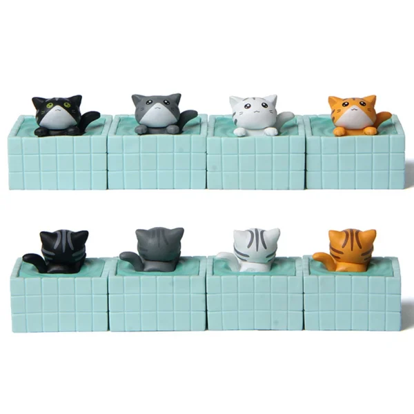 Miniaturas de Gatinhos na Piscina
