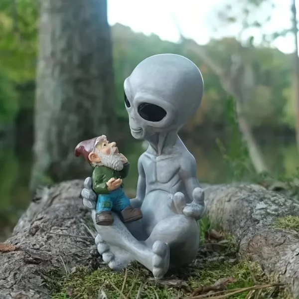 Ornamento para Jardim Alienígena com Gnomo