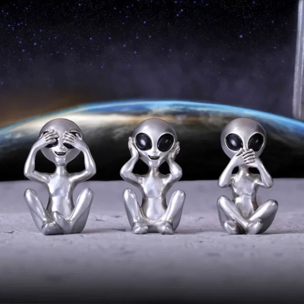 Estátua dos Três Aliens Sábios