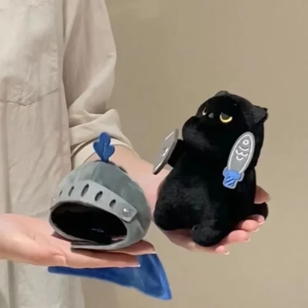 Gatinho de Armadura em Pelúcia