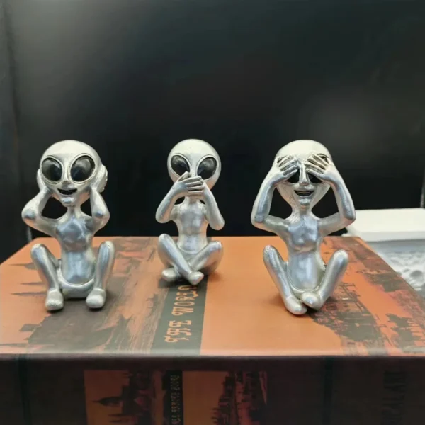 Estátua dos Três Aliens Sábios