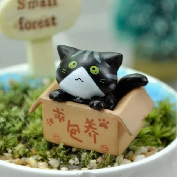 Miniaturas de Gatinhos Escondidos na Caixa