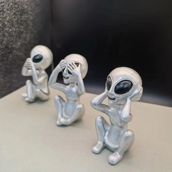 Estátua dos Três Aliens Sábios