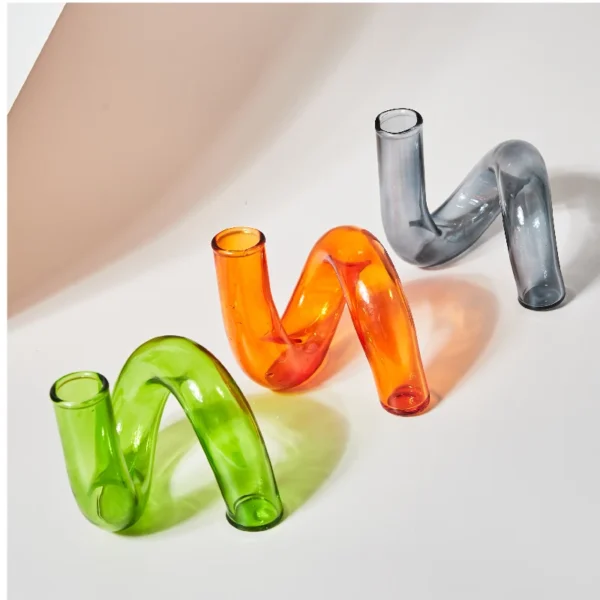 Castiçal com Design Orgânico em Vidro Polido