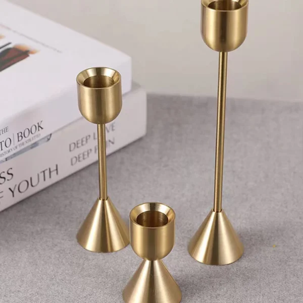 Castiçal Dourado Estilo Europeu